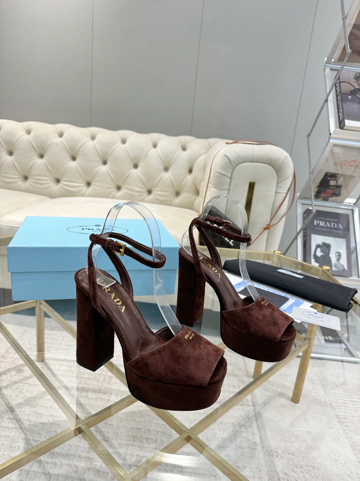 👟👟Ex-factory price 600👟👟 (imitation leather bottom-20) New arrival 👉Ready stock👈Remove the original board and make a 1:1 replica‼ ️The highest version ✅ Prada's early spring catwalk hot style 😘The latest spring style thick square toe water platform series (genuine leather outsole), (simulated leather sole) goddess must-have for super beautiful feet 👉The upper is made of imported original calfskin, soft and textured, lining + foot pads, imported sheepskin lining, breathable and comfortable, private model water platform, heel, water platform 3.5M, heel height 12M Code number 35M-39M (34 40 41 42 43 is custom-made and cannot be returned or exchanged)